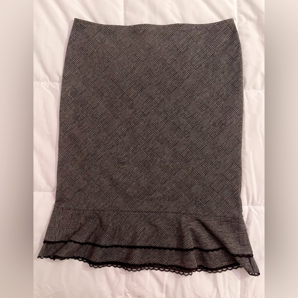 Glen plaid skirt with lace detailing